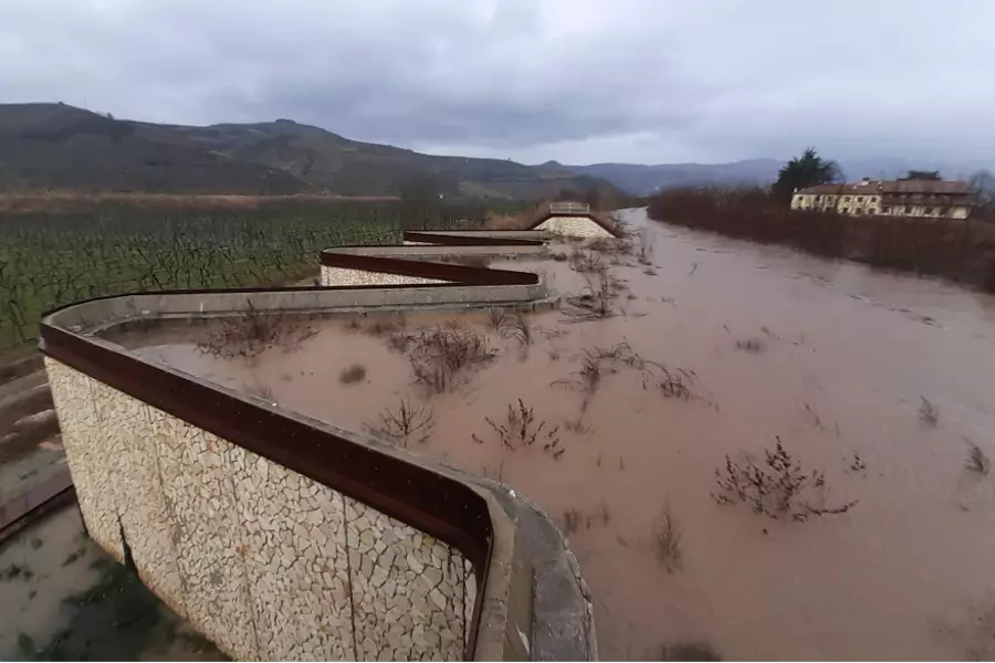 Циклон на севере Италии вызвал разлив рек и оползни