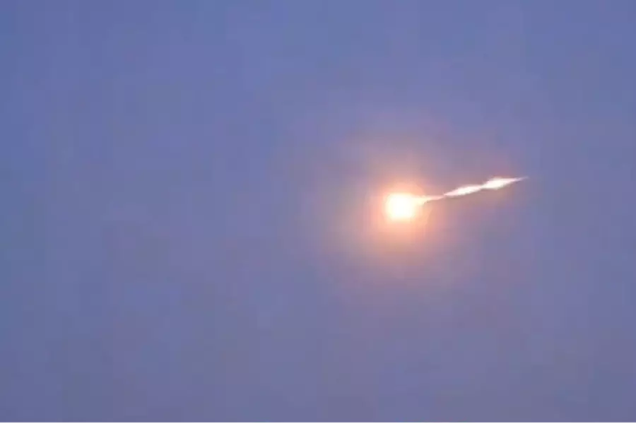 В Германии метеорит повредил жилые дома: жители приняли его за ракету