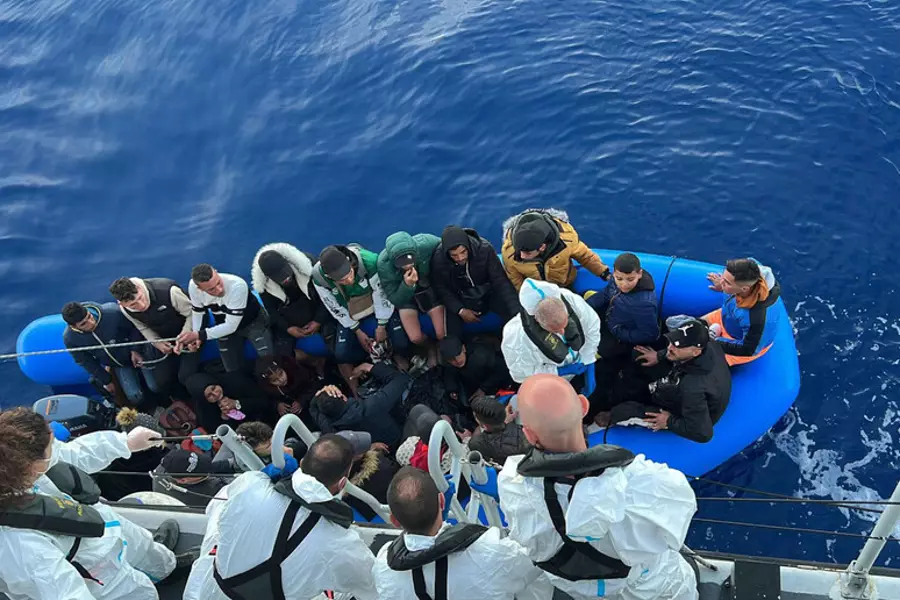 Мигранты у Лампедузы – трое погибли среди них новорожденная девочка, спасены 44 человека