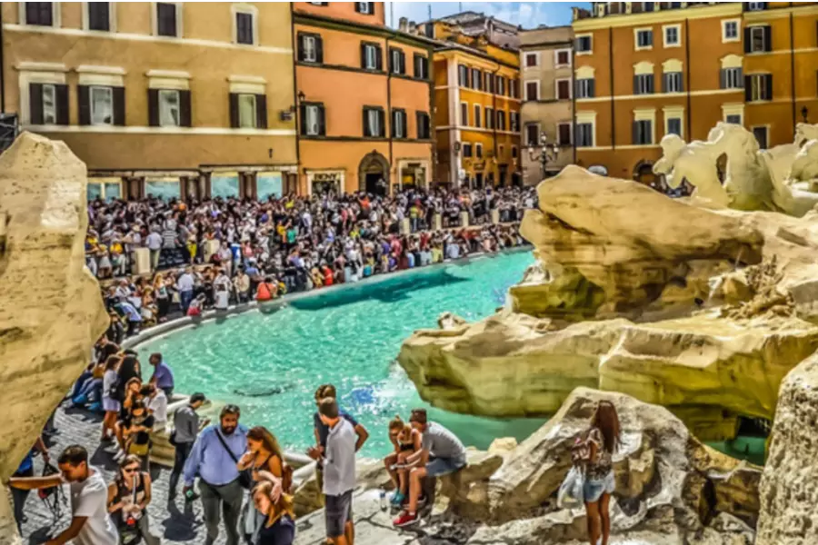Рим введёт плату 2 евро для туристов за доступ к фонтану Треви