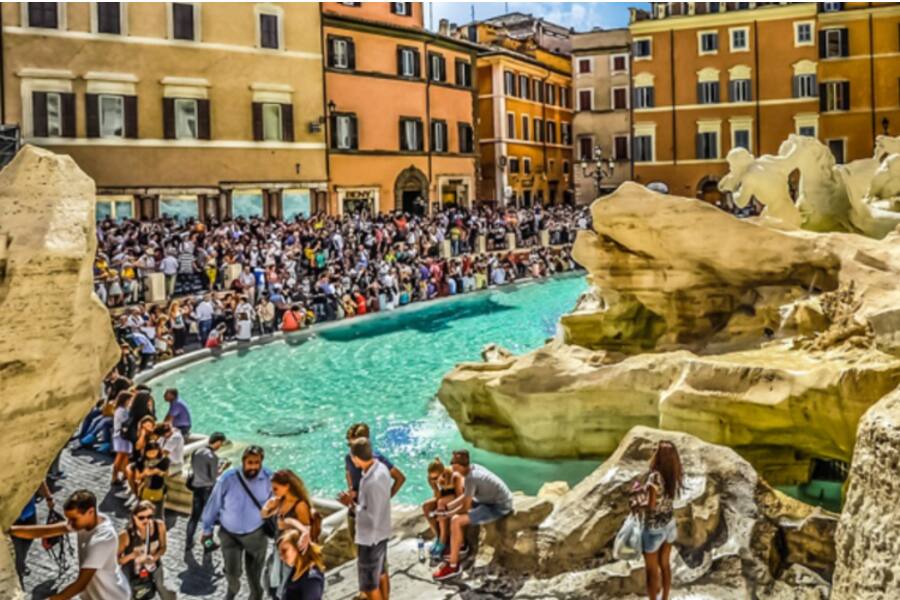 Рим введёт плату 2 евро для туристов за доступ к фонтану Треви