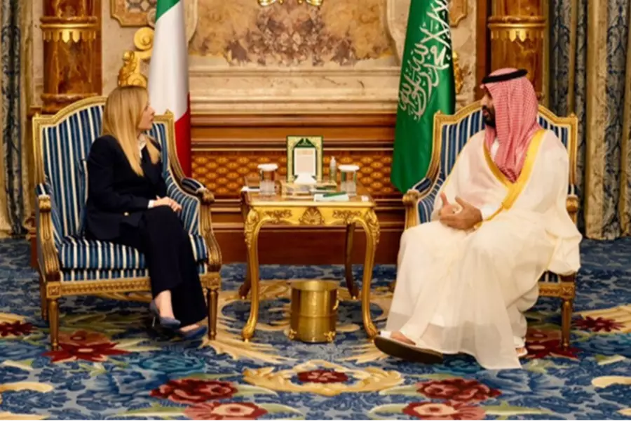 Мелони срочно отправилась в страны Персидского залива