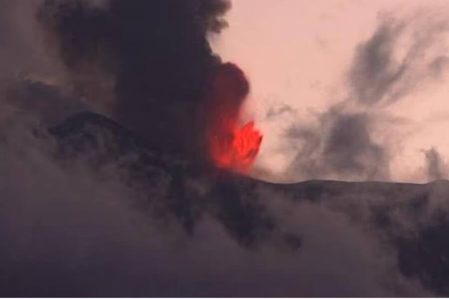 Вулкан Этна набирает силу – дождь из вулканического пепла обрушился на Катанию