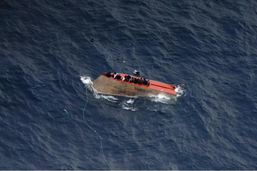 У берегов Ливии затонула лодка с мигрантами: десятки пропали без вести
