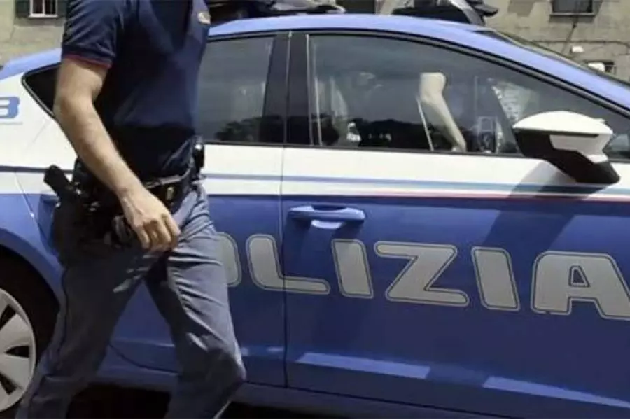 В Неаполе провели 30 арестов за незаконную передачу телефонов и наркотиков в тюрьму