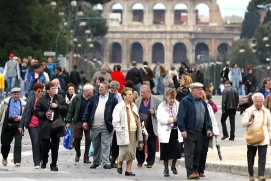 Рождаемость падает, но население держится: тревожный сигнал для Италии