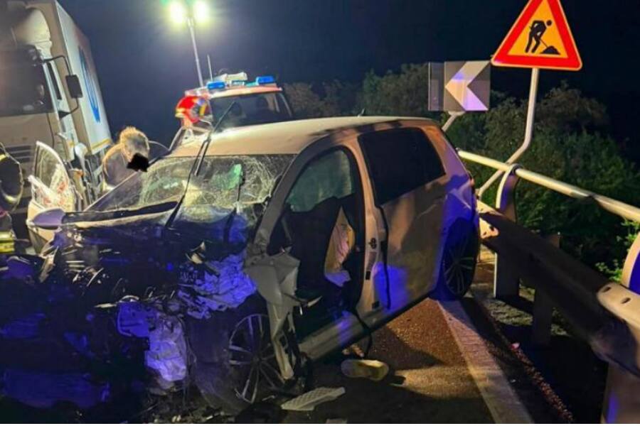 Под Тренто легковой автомобиль врезался в грузовик: 28-летний водитель в критическом состоянии
