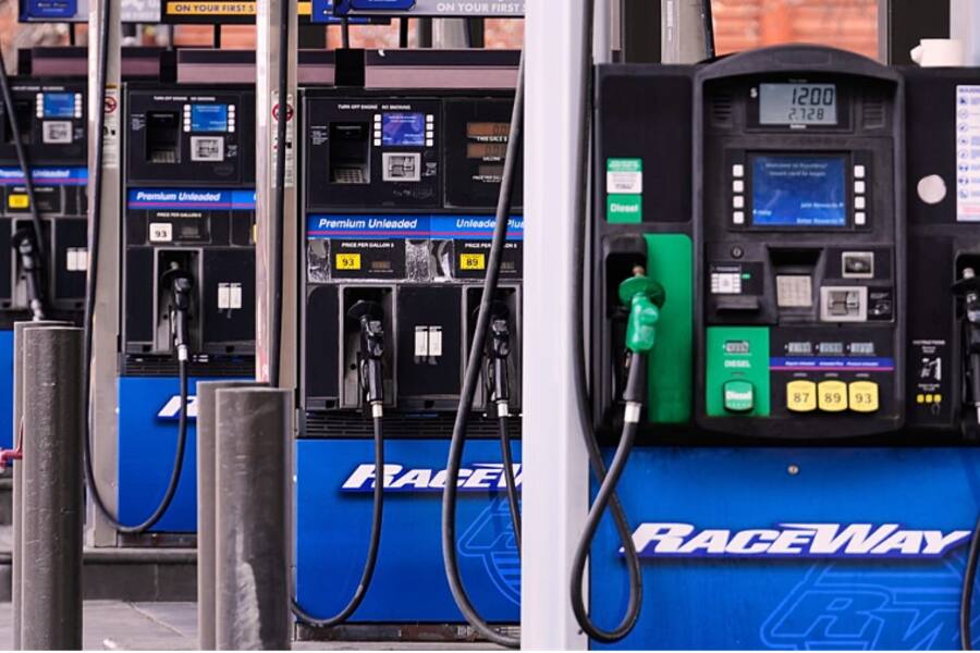 Цены на нефть резко выросли из-за войны на Ближнем Востоке