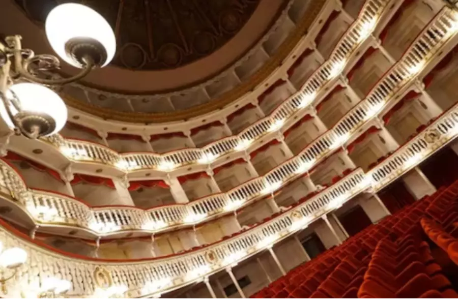 Итальянское государство выкупит неаполитанский театр Санназаро после разрушительного пожара