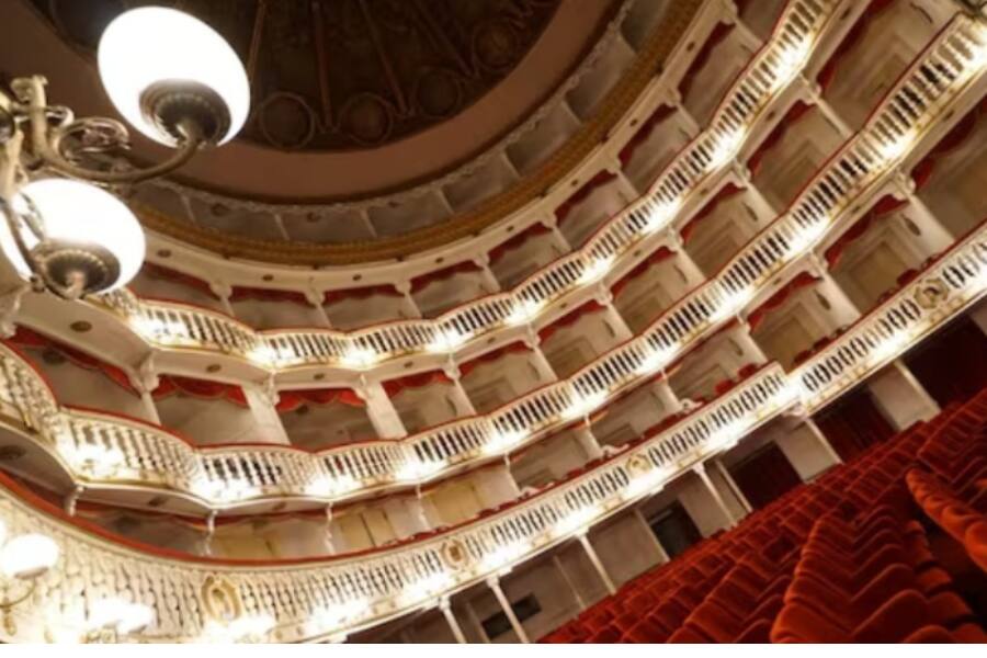 Итальянское государство выкупит неаполитанский театр Санназаро после разрушительного пожара