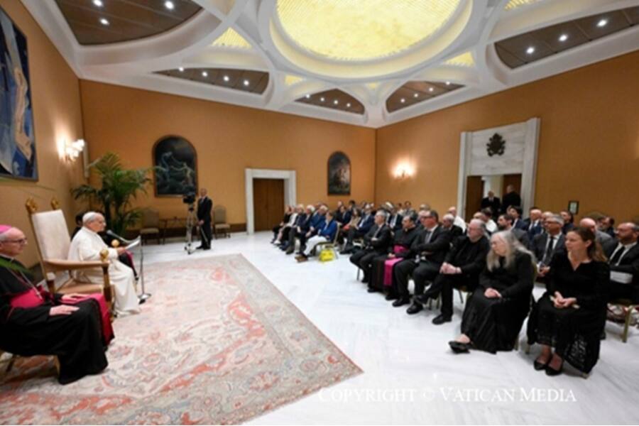 Папа Лев XIV назвал писателей хранителями человечности
