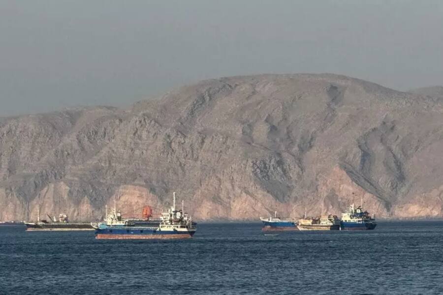 Иран и Оман согласовали временный маршрут через Ормузский пролив