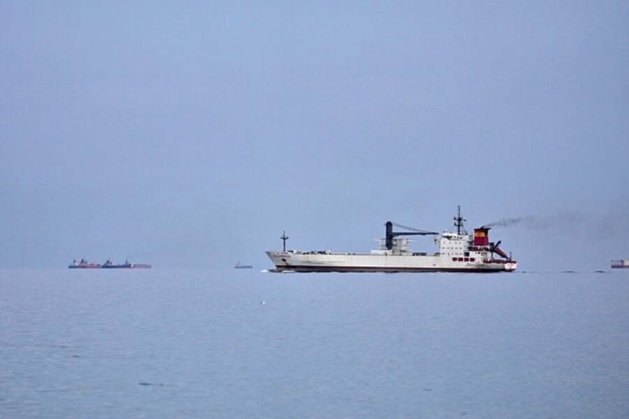 Трамп приказал перехватывать суда платящие Ирану за проход через Ормуз