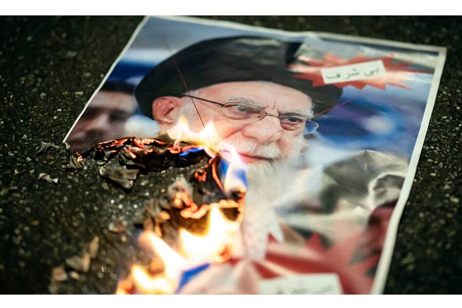 Тегеран подтвердил гибель Али Хаменеи после ударов США и Израиля