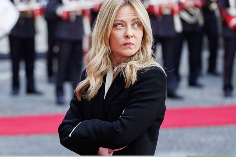 Мелони вмешалась в скандал после пожара в Швейцарии: итальянцы не заплатят за лечение