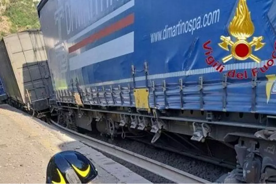 Товарный поезд сошел с рельсов в Чиленто. Trenitalia: «Перенесите свои поездки»