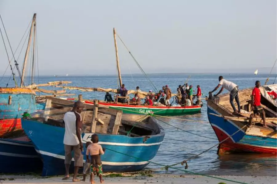 У Мозамбика потерпел крушение корабль с людьми, спасавшимися от холеры, 94 из них погибли