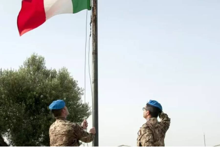 Обломки ракеты упали рядом с базой итальянских миротворцев в Ливане