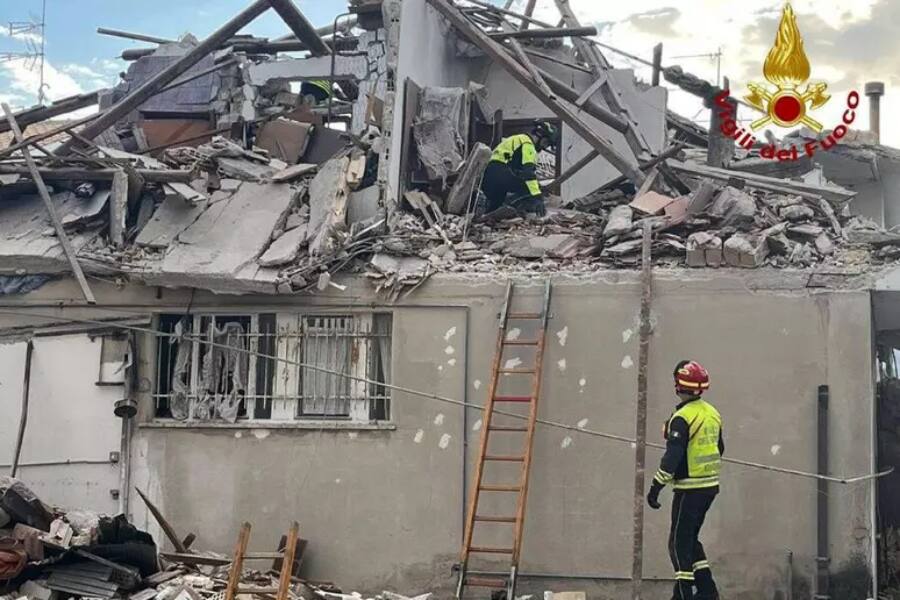 В регионе Марке взрыв разрушил жилой дом: один человек погиб