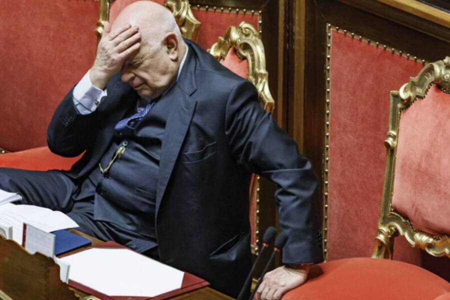 ЕС заставляет Италию вернуть статью «злоупотребление властью»