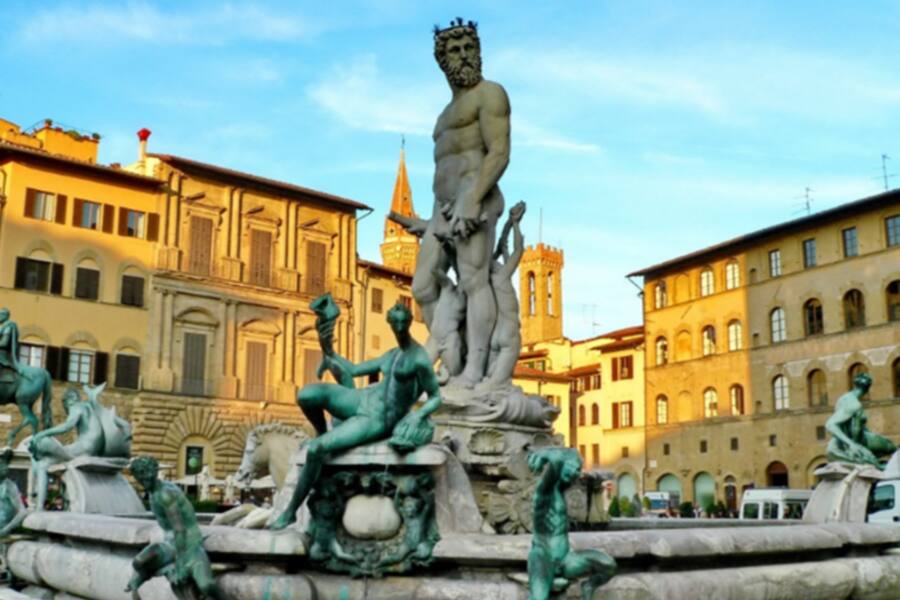 Туристке грозит суд за восхождение на фонтан Нептуна во Флоренции