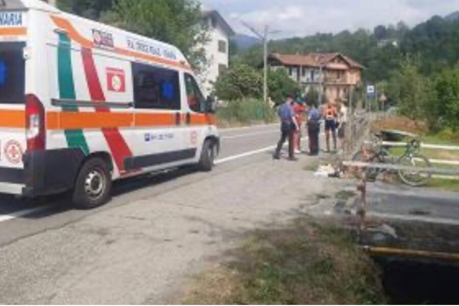 В Пьемонте водитель после ссоры дважды наехал на группу велосипедистов