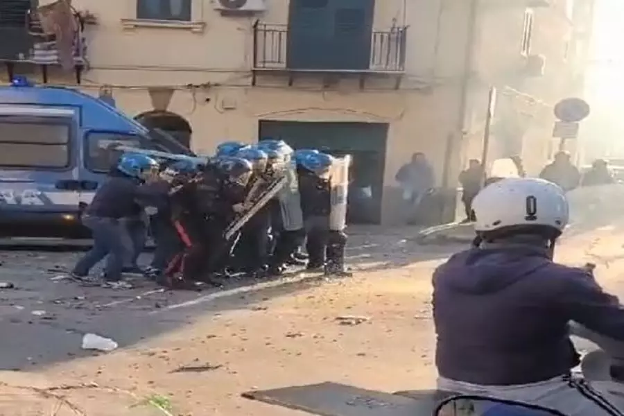 В Палермо была потасовка между полицией и жителями, которые разожгли “пламя Святого Иосифа”