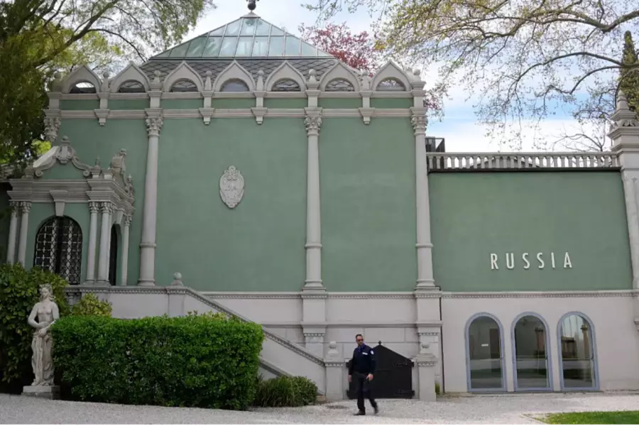 Еврокомиссия пригрозила лишить Венецианскую биеннале финансирования