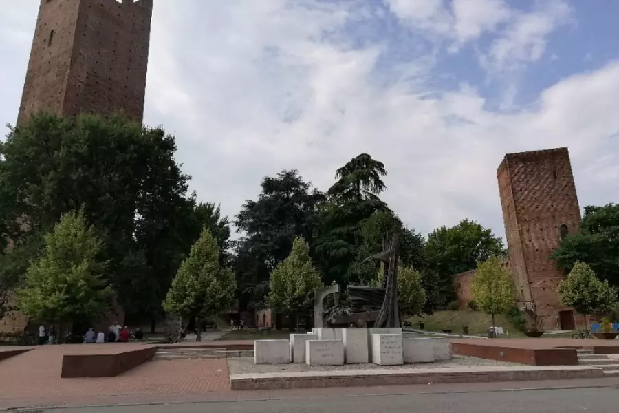 В Ровиго в результате потасовки погиб 23-летний парень, еще один серьезно ранен