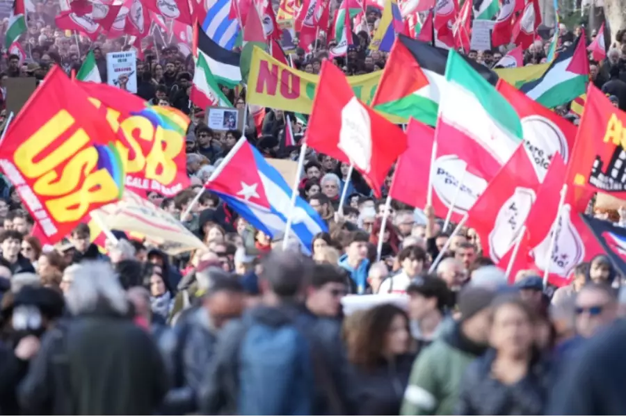 Тысячи людей вышли на демонстрацию в Риме против войны на Ближнем Востоке