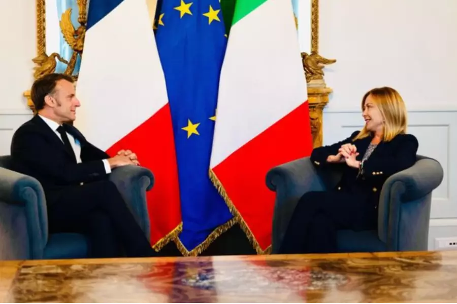 Мелони поддержала Макрона: ЕС пора начать переговоры с Россией