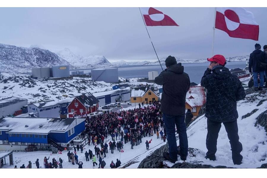 Тысячи жителей Гренландии вышли на протест против планов Трампа