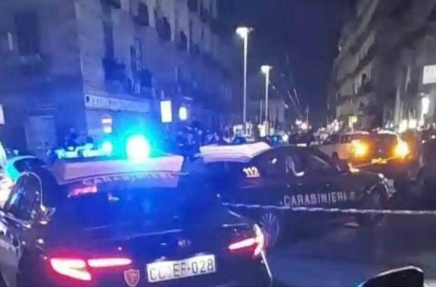 В Неаполе автомобиль насмерть сбил двух женщин и скрылся