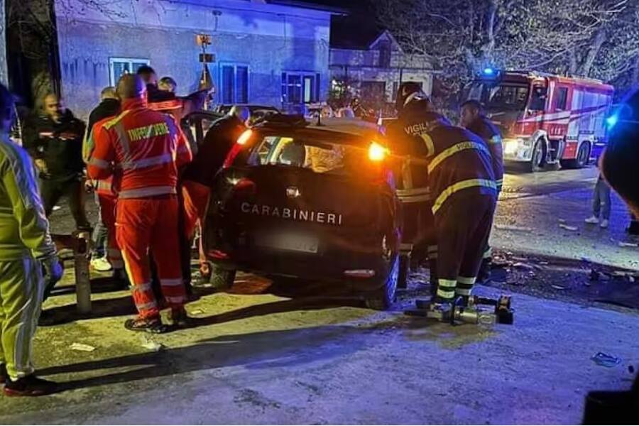 В столкновении автомобилей в районе Салерно погибли двое карабинеров