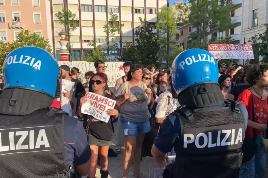 Митинг Роберто Ванначчи в Пескаре завершился вмешательством полиции