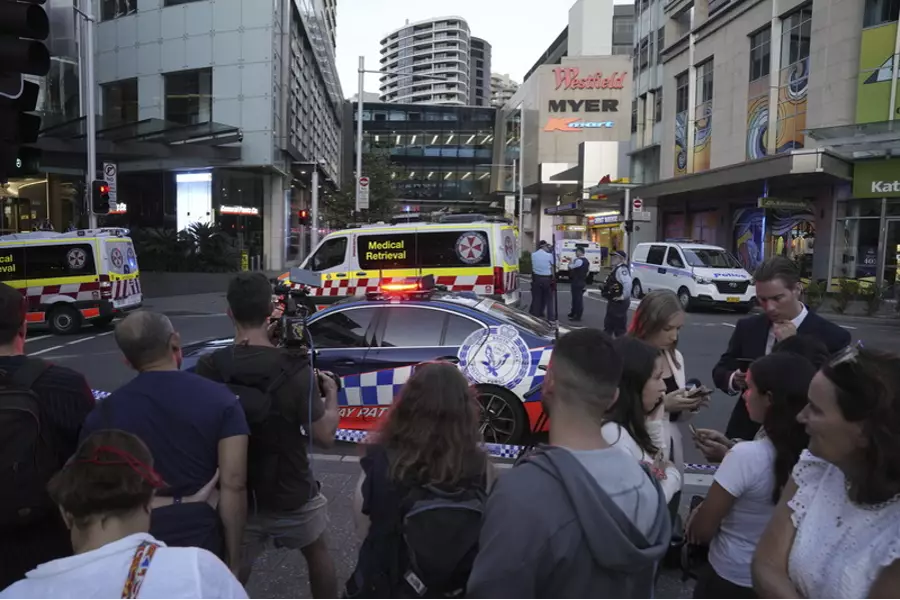 Шесть человек погибли после нападения с ножом в Сиднее, нападавший мертв