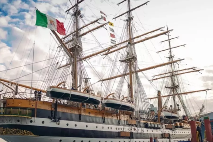 «Плавучий посол Италии» Amerigo Vespucci отправился в новое большое плавание
