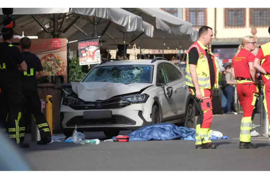 Автомобиль протаранил толпу в центре Лейпцига: есть погибшие