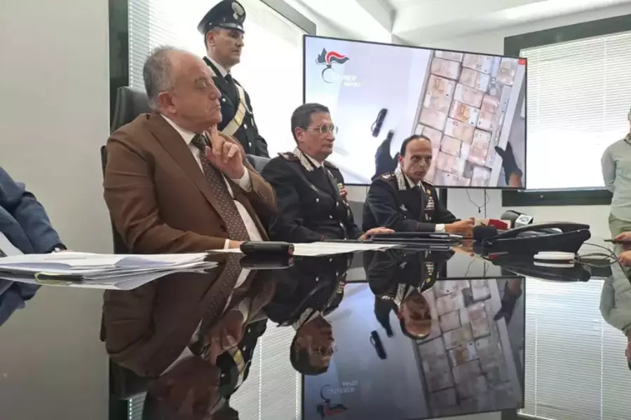 В Италии нашли 3,3 млн евро замурованные в стенах квартиры