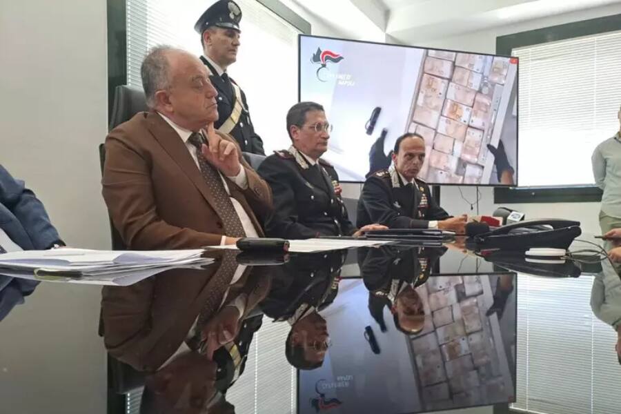 В Италии нашли 3,3 млн евро замурованные в стенах квартиры