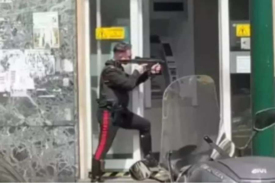 В Неаполе грабители банка скрылись через подземный тоннель