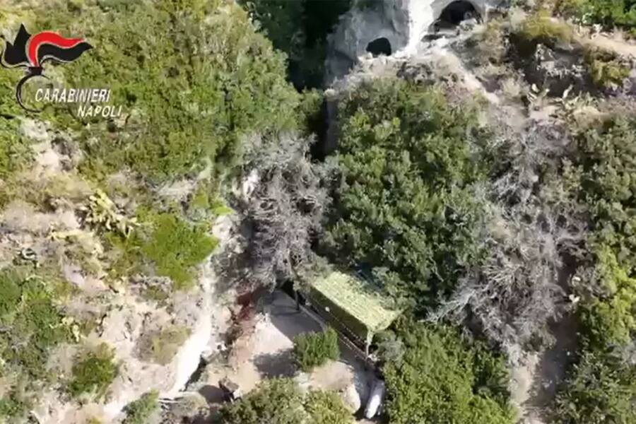 На Искье остановили незаконное строительство элитного курорта