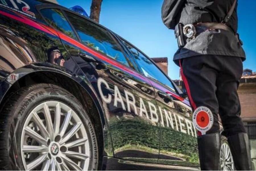 В Неаполе мужчина умер после применения электрошокера полицией