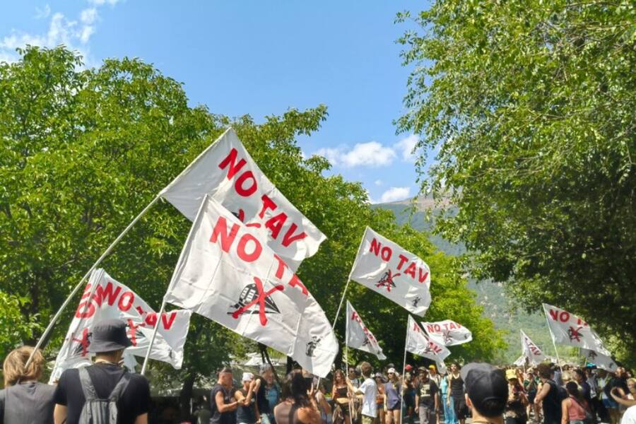 В Альпах под Турином произошли столкновения противников магистрали Турин — Лион с полицией