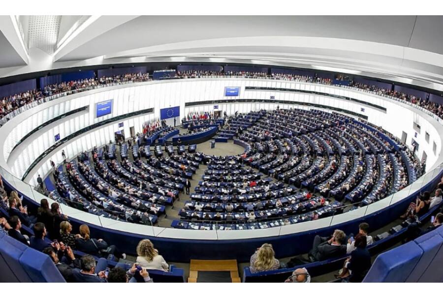 Европарламент одобрил торговую сделку ЕС и США вопреки новым угрозам Трампа